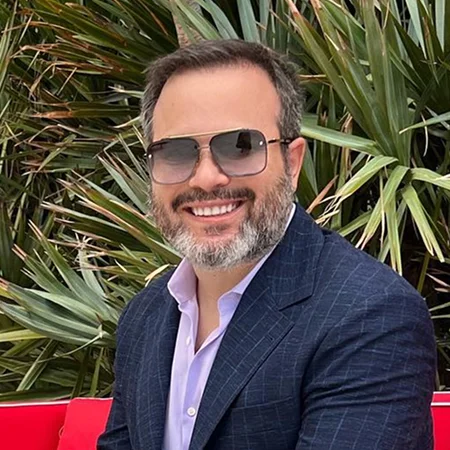 Performance, CEO at Reyou